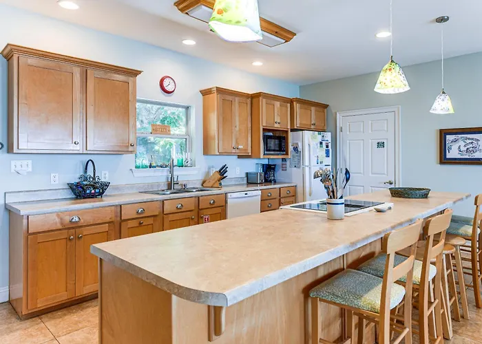 Gem W/ Beachfront Patio & Sunset Pier! Gulf Shores