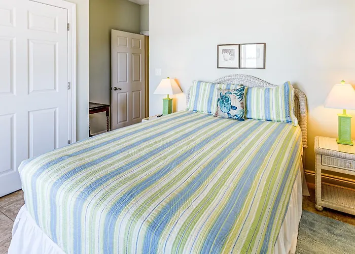 Gem W/ Beachfront Patio & Sunset Pier! Holiday home Gulf Shores