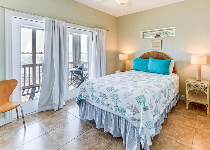 Gem W/ Beachfront Patio & Sunset Pier! Holiday home