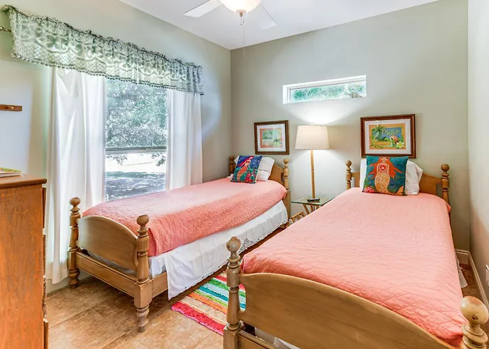 Gem W/ Beachfront Patio & Sunset Pier! *