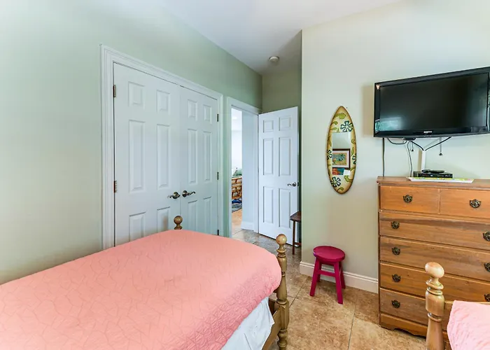 Holiday home Gem W/ Beachfront Patio & Sunset Pier! *