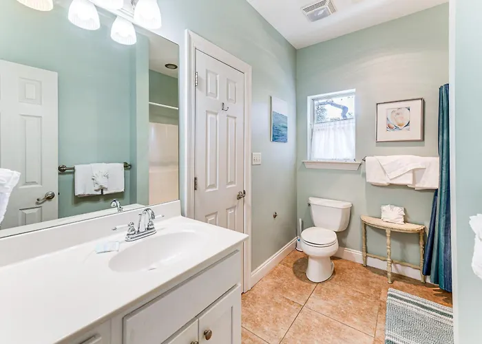 Gem W/ Beachfront Patio & Sunset Pier! Holiday home Gulf Shores
