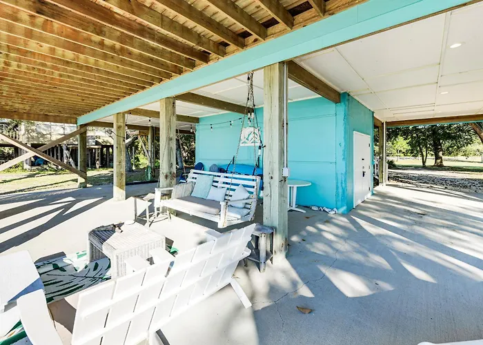 Holiday home Gem W/ Beachfront Patio & Sunset Pier! *