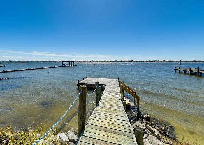 Gem W/ Beachfront Patio & Sunset Pier! Holiday home *